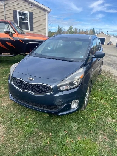 2014 Kia rondo Image# 1