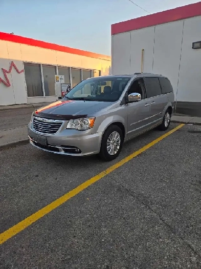 CERTIFIED 2015 Chrysler town and country Limited Image# 1