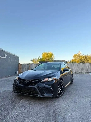 2022 Toyota Camry SE AWD !! DEALER MAINTAINED !! Image# 1