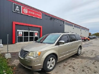 2008 Chrysler Town & Country Limited Image# 1