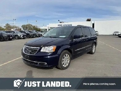 2015 Chrysler Town & Country Touring Image# 1