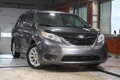 2013 Toyota Sienna LE AWD Image# 1