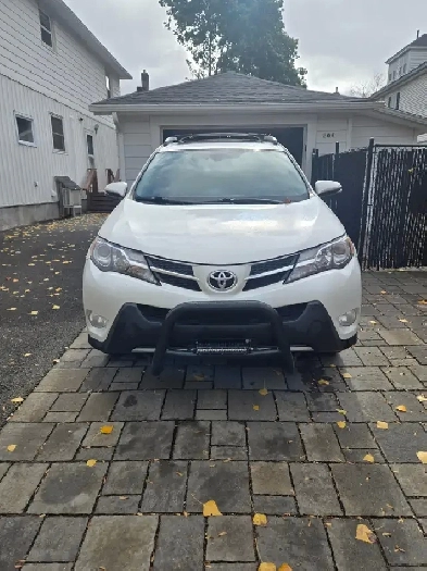 2015 Toyota Rav4 XLE   -  Fully Loaded - Spotless! Image# 1