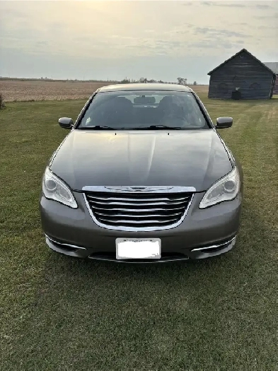 2013 Chrysler 200 LX Image# 1