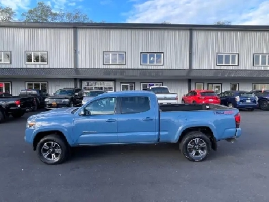 2019 Toyota Tacoma SR5 V6 -Clean Carfax-Navigation-Heated seats- Image# 1