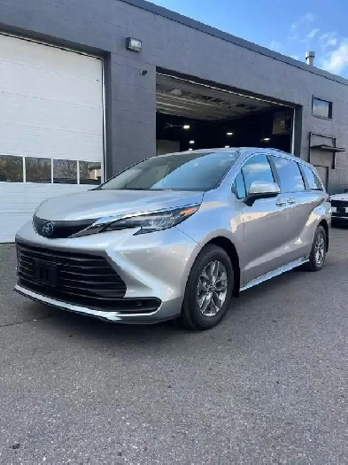 2025 Toyota Sienna HEATED SEATS | POWER SLIDING DOORS | HYBRI... Image# 1