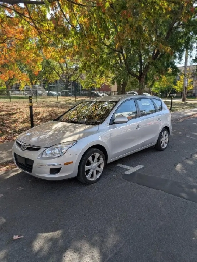 Hyundai Elantra Touring 2012 Manuelle 157000km Image# 1
