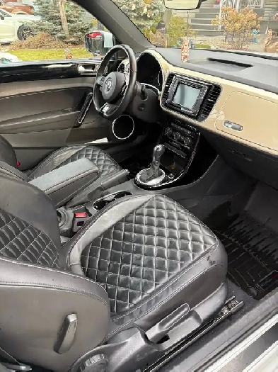 2019 Volkswagen Wolfsburg beetle convertible Image# 1