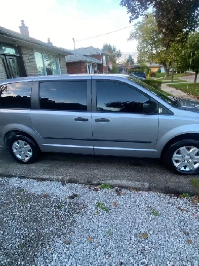 2013 dodge caravan Image# 1
