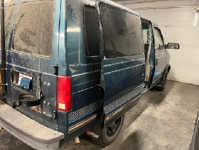 95 safari van for parts Image# 1