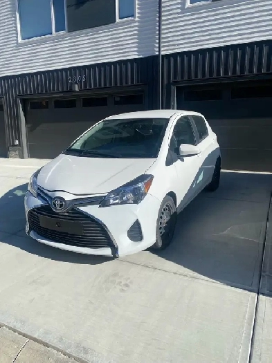 2017 Toyota Yaris hatchback Image# 1