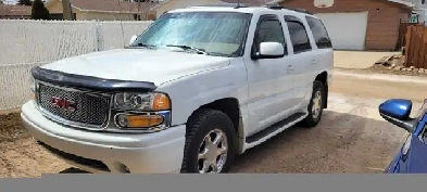 GMC Yukon Denali 2004 low km Image# 1