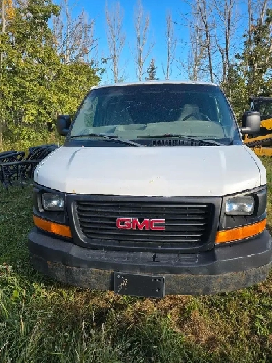2004 GMC SAVANA 3500 6.0L Image# 1