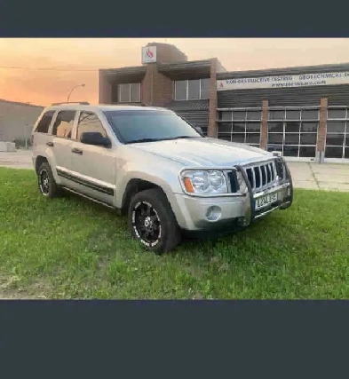 Jeep Grande Cherokee 4 x 4 diesel leather hitch Image# 1