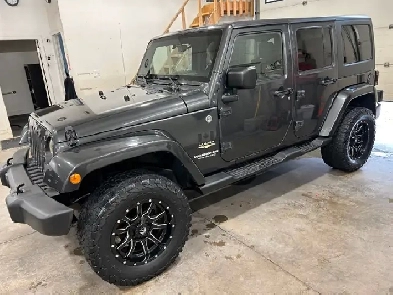 2010 Jeep Wrangler Sahara Unlimited Leather! Very nice In Image# 1