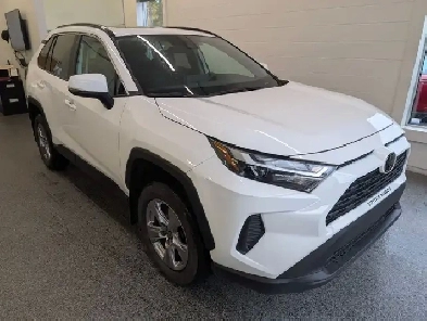 2022 Toyota RAV4 XLE AWD, Image# 1