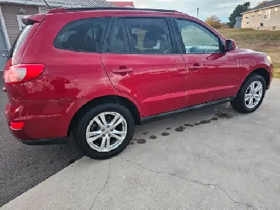 2012 Hyundai Santa Fe AWD V6 GLS SPOTLESS NON SMOKER GARAGE KEPT Image# 1