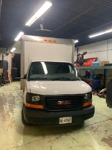 GMC 3500 CUBE VAN Image# 1