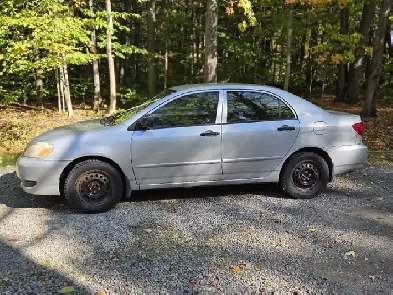 Toyota corolla 2008 222 000km à réparer 2000$ Image# 1