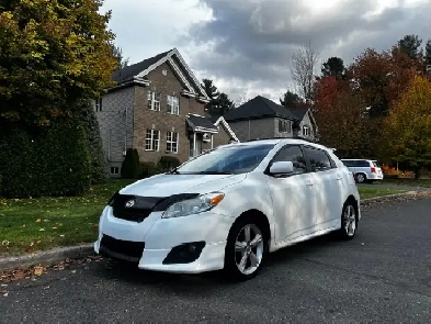 Toyota Matrix 2010 XR Automatique très propre Image# 1
