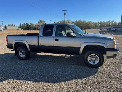 2003 Chevy Silverado 1500HD 4x4 – 6.0L V8, Bedliner, Bose, Good Image# 1