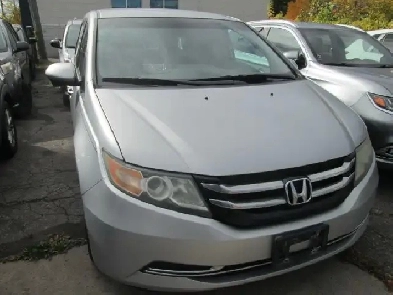 2015 Honda Odyssey 8 places Image# 1