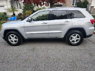 Jeep grand cherokee overland 2011 Image# 1