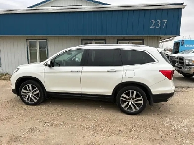 2017 HONDA PILOT TOURING, AWD , 7 PASSENGER Image# 1