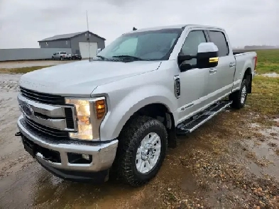 2019 Ford F350 Crew Cab 4X4 XLT 6.7L - Rebuilt Title Image# 1