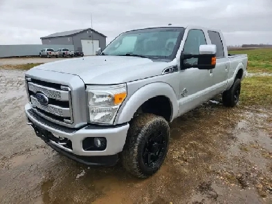 2015 Ford F350 Crew Cab 4X4 Platinum 6.7L - Clean Title Image# 1