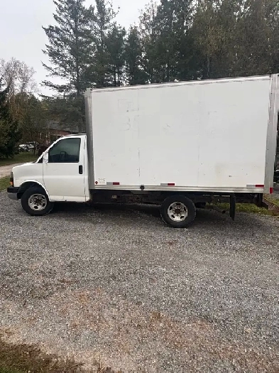 2014 GMC Savana 3500 Cube Van Image# 1