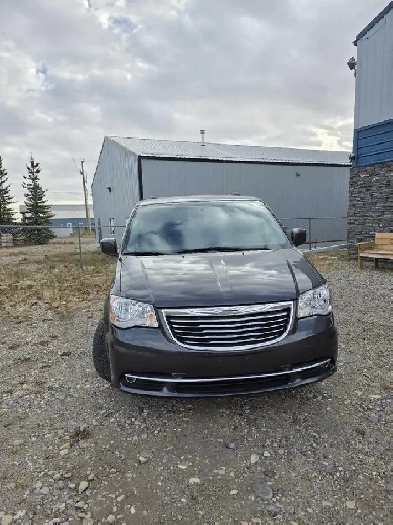 2016 chrystler town and country Image# 1