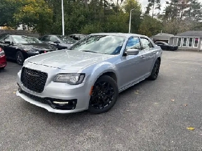 2023 Chrysler 300 300S awd no accidents only 90000km Image# 1