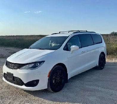 2020 Chrysler Pacifica AWD Image# 1