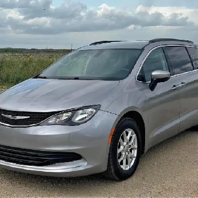 2017 Chrysler Pacifica LX Image# 1