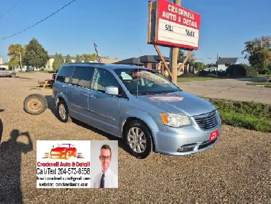 2013 Chrysler Town & Country Image# 1