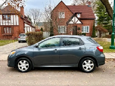 EXCELLENTE TOYOTA MATRIX 2009 XR PARFAIT ÉTAT Image# 1