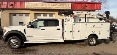 2019 Ford F-550 XLT CREW CAB SERVICE BODY WITH CRANE Image# 1