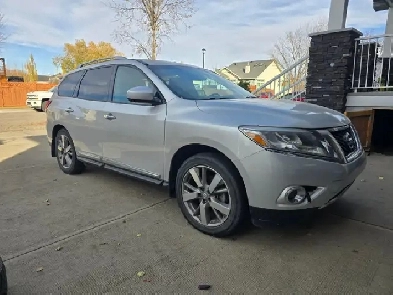2014 Nissan Pathfinder Platinum - Original Owner, $10,900.00 Image# 1
