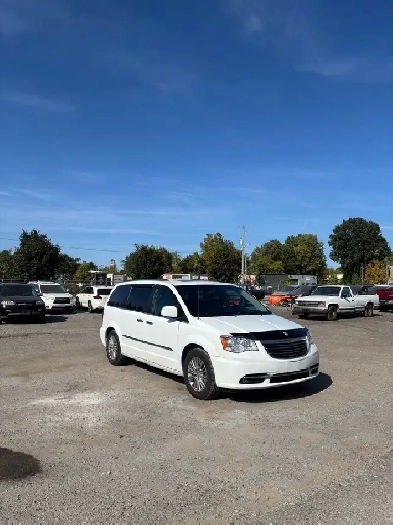 2015 TOWN AND COUNTRY SAFETIED Image# 1