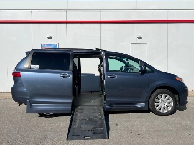 2017 Toyota Sienna XLE-WHEELCHAIR ACCESSIBLE VAN-POWER RAMP-HAND Image# 1