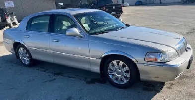 2003 Lincoln Town Car Cartier, Safetied Image# 1
