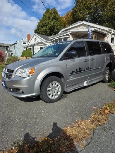 WOW -just like new. 2016 Dodge Caravan-60,000KM Image# 1