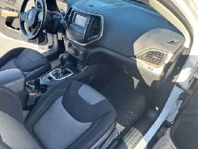 2018 Jeep Cherokee Sport Image# 1