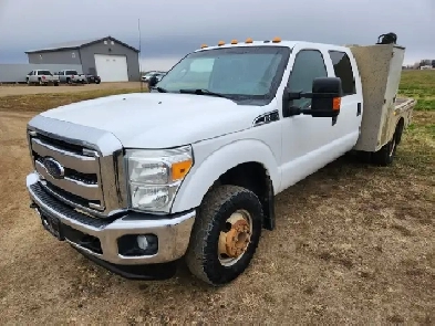 2016 Ford F350 Crew Cab Dually 4X4 XLT 6.2L - Clean Title Image# 1