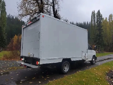 2004 Chevrolet 3500 CUBE Van 14 FOOT. 202,000 kms. 6.0 gas, auto Image# 1