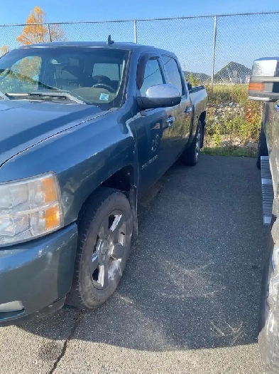 2011 chev silverado Image# 1