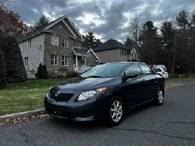 Toyota Corolla 2010 Automatique  très propre Image# 1