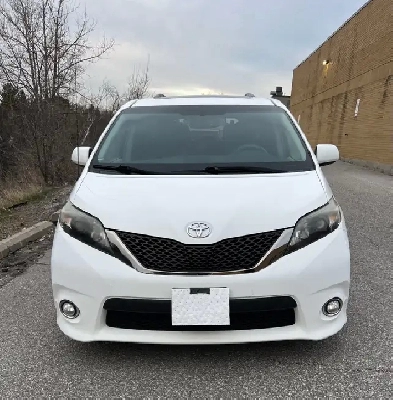 2013 Toyota Sienna  SE Image# 1