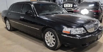 2011 Lincoln town car Signature L Image# 1